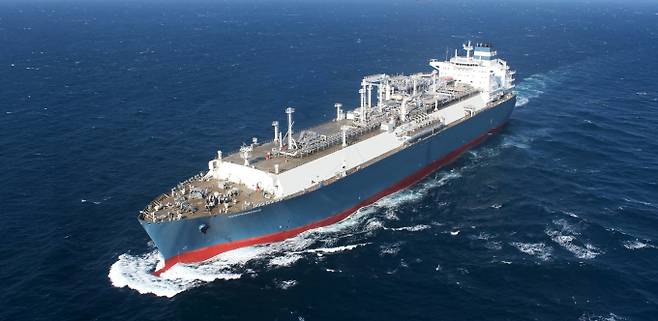 한국투자증권이 HD한국조선해양 목표가를 48만원에서 51만원으로 올렸다. 사진은 HD한국조선해양 선박./사진=HD한국조선해양