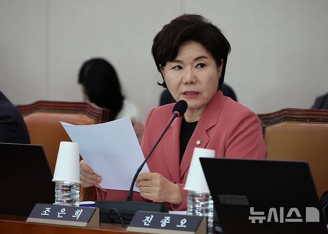 [서울=뉴시스] 김금보 기자 = 조은희 국민의힘 의원이 지난 20일 서울 여의도 국회에서 열린 문화체육관광위원회 국정감사에서 질의를 하고 있다. 있다. 2025.10.20. kgb@newsis.com