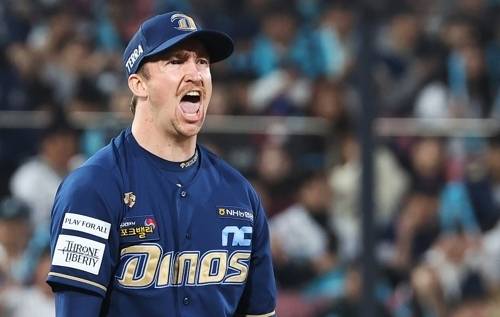 NC 다이노스 에릭 페디가 10월 30일 수원KT위즈파크에서 열린 2023 KBO리그 포스트시즌 플레이오프 1차전 kt wiz와의 경기에서 삼진을 잡고 기뻐하고 있다. 연합뉴스