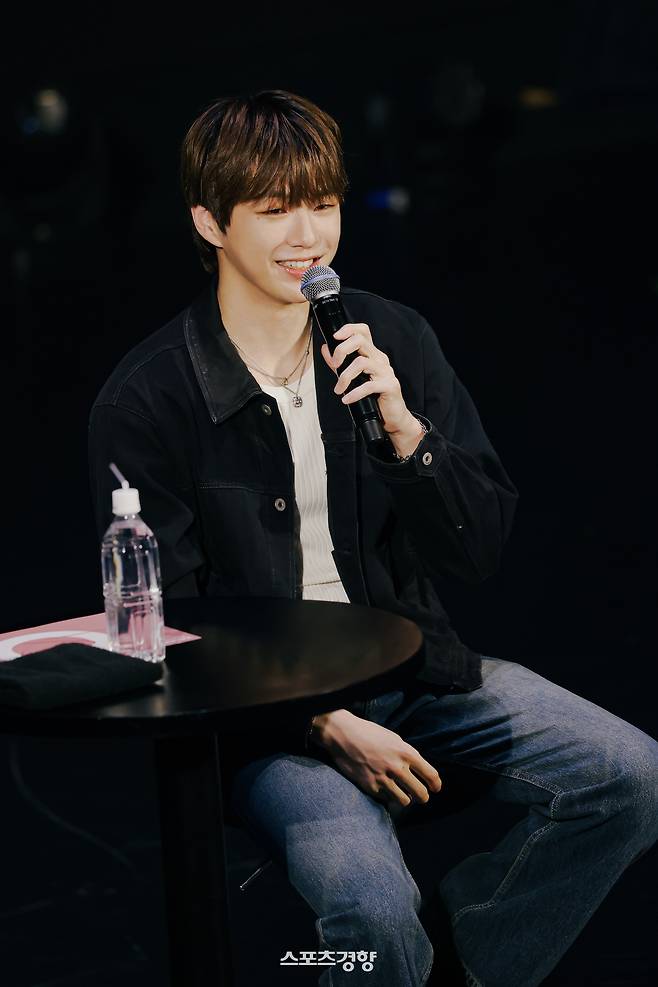 팬미팅을 진행하고 있는 가수 강다니엘. ARA 제공