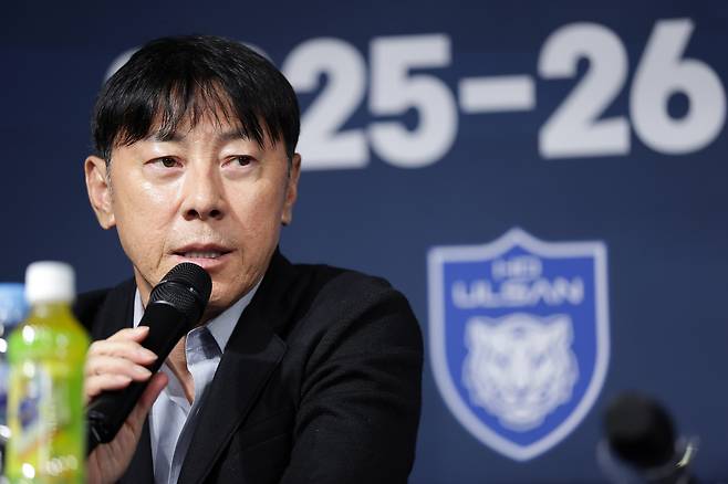 신태용 전 울산 감독이 지난달 4일 아시아챔피언스리그 참가팀 미디어데이 행사 도중 발언하고 있다. 프로축구연맹 제공