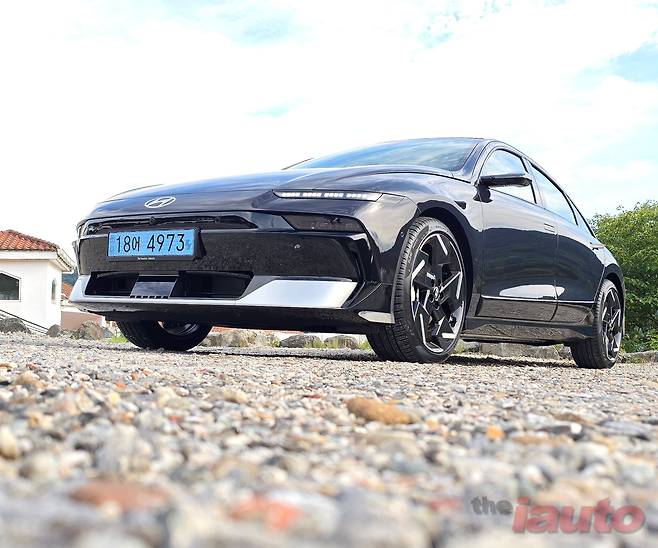 [시승기] 순수전기차로 만들어진 세단...현대 아이오닉 6