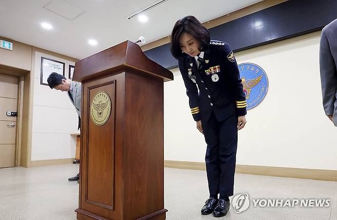 지난 5월 공식 사과하는 화성동탄경찰서장 [연합뉴스 자료사진. 재판매 및 DB 금지]