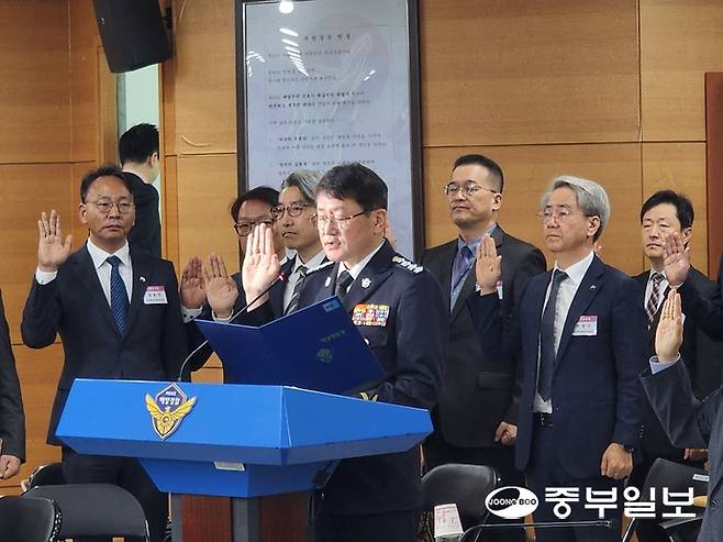 김용진 해양경찰청장이 22일 열린 농해수위 국정감사에서 선서를 하고 있다. 사진=최기주 기자