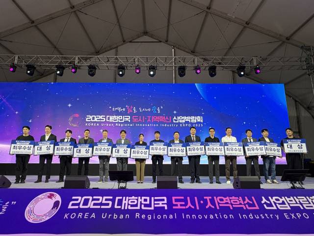 데브디 주식회사가 지난 9월 ‘2025 대한민국 도시·지역혁신 산업박람회’에서 도시·지역혁신대상 지방활성화 분야 최우수상을 수상했다./데브디 주식회사/