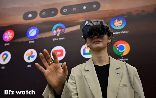 삼성전자가 22일 삼성 강남에서 새로운 AI 경험을 제공하는 헤드셋 형태의 모바일 기기 '갤럭시 XR(Galaxy XR)'의 국내 출시 미디어데이를 열고 있다./사진=이명근 기자 qwe123@