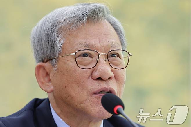 유홍준 국립중앙박물관장이 22일 서울 여의도 국회 문화체육관광위원회에서 열린 국립중앙박물관 등에 대한 국정감사에서 의원 질의에 답변하고 있다. 2025.10.22/뉴스1 ⓒ News1 신웅수 기자