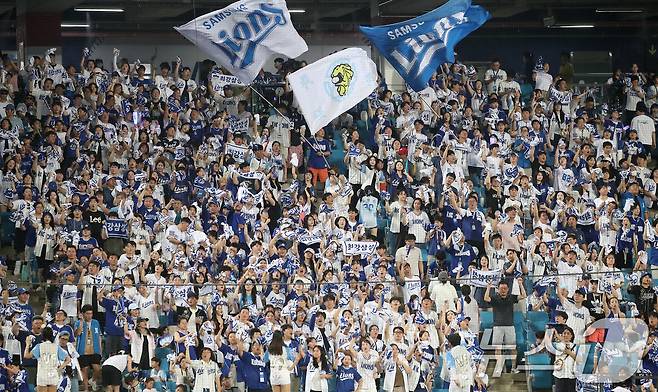 한화와 삼성의 플레이오프 4차전이 열리는 대구 삼성 라이온즈 파크가 매진됐다. /뉴스1 DB ⓒ News1 공정식 기자