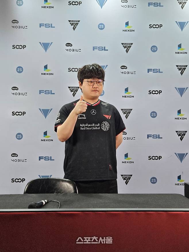 T1 강준호가 18일 서울 잠실DN콜로세움에서 열린 2025 FSL 서머 B조 승리 후 취재진 인터뷰 후 포즈를 취하고 있다. 잠실 | 강윤식 기자 skywalker@sportsseoul.com