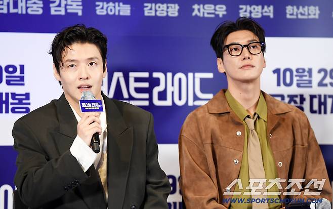 영화 '퍼스트 라이드' 언론배급시사회가 22일 서울 용산구 한강로동 CGV용산아이파크몰에서 열렸다. 배우 강하늘, 김영광이 인터뷰를 하고 있다. 용산=박재만 기자 pjm@sportschosun.com/2025.10.22/