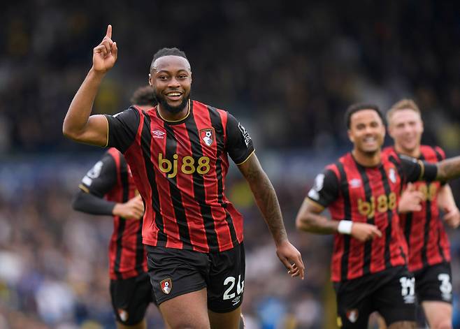Bournemouth's Antoine Semenyo celebrates scoring his team's first goal from a free kick, , during the English Premier League soccer match between Leeds United and Bournemouth, at Elland Road, in Leeds, England, Saturday, Sept. 27, 2025. (Danny Lawson/PA via AP) UNITED KINGDOM OUT; NO SALES; NO ARCHIVE; PHOTOGRAPH MAY NOT BE STORED OR USED FOR MORE THAN 14 DAYS AFTER THE DAY OF TRANSMISSION; MANDATORY CREDIT







<저작권자(c) 연합뉴스, 무단 전재-재배포, AI 학습 및 활용 금지>