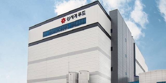 신세계푸드가 단체급식사업부를 아워홈 자회사 고메드갤러리아에 양도했다. /신세계푸드