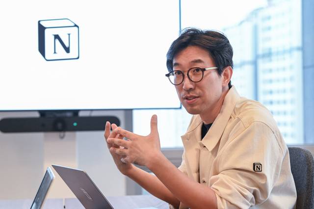 박대성 노션코리아 지사장이 디지털타임스와 인터뷰하고 있다.