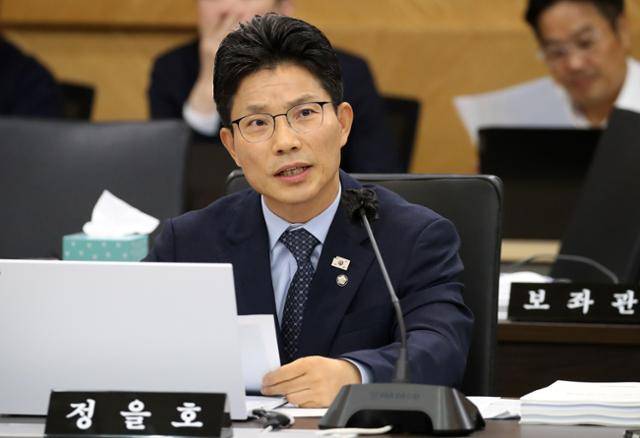 22일 대구시교육청에서 열린 국회 교육위원회 국정감사에서 정을호 더불어민주당 의원이 질의하고 있다. 대구=뉴스1