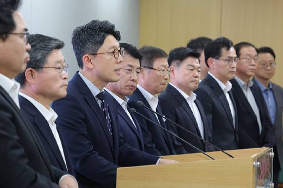 김병민 서울시 정무부시장이 22일 서울시청에서 열린 '10·15 부동산 대책 관련 공동성명서 발표 기자회견'에서 발언하고 있다. [사진=연합뉴스]