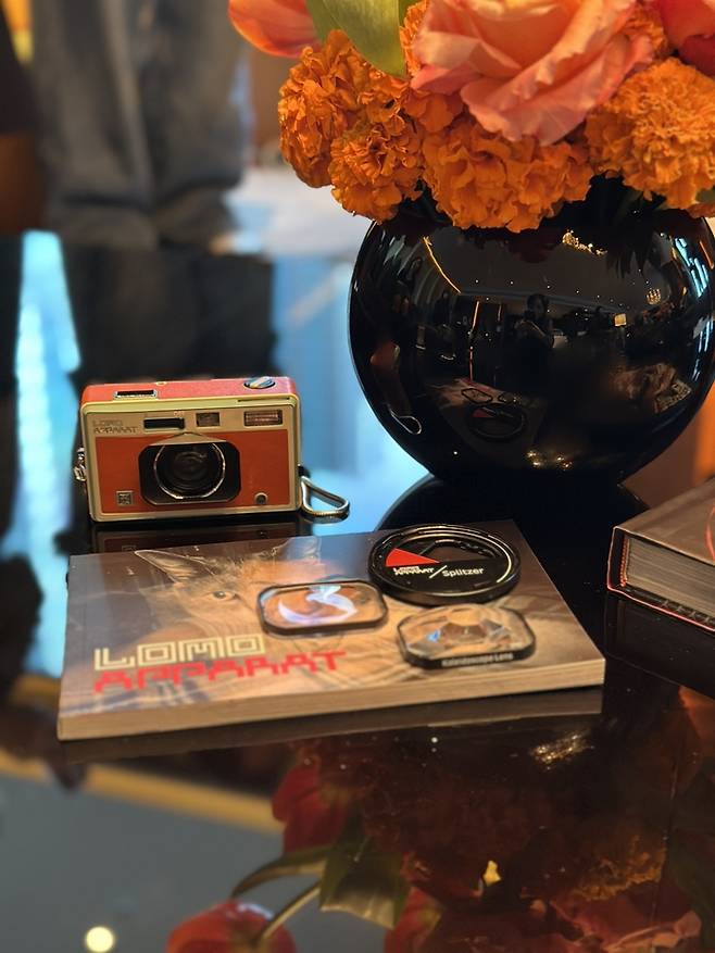 로모그래피(Lomography)와 처음으로 콘래드 큐레이츠 프로그램 진행하는 콘래드 서울/ 사진=권효정 여행+ 기자