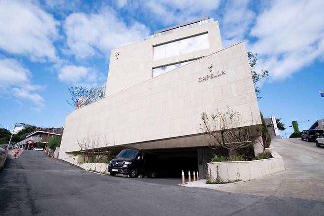 카펠라 레지던스 서울 클럽 외관/ 사진=조형주 여행+ PD