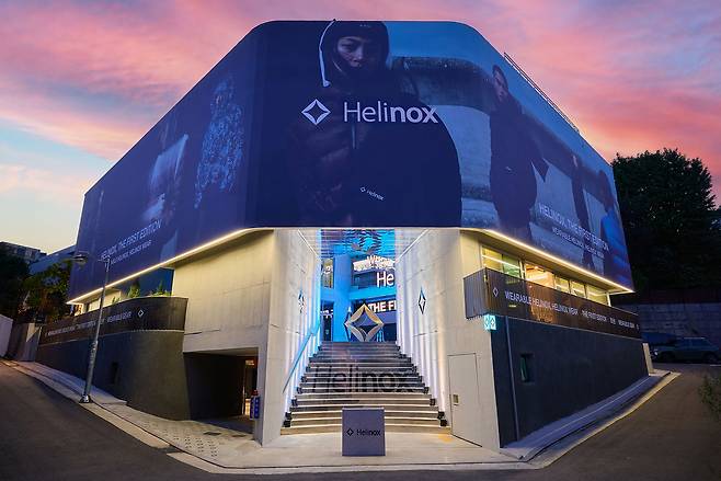 헬리녹스 웨어 팝업스토어 전경 [코오롱FnC 제공]