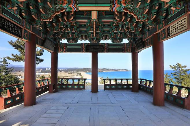 관동팔경을 지은 송강 정철이 풍경해 취해 잠들었다가 몽환적 경험을 했다는 망양정