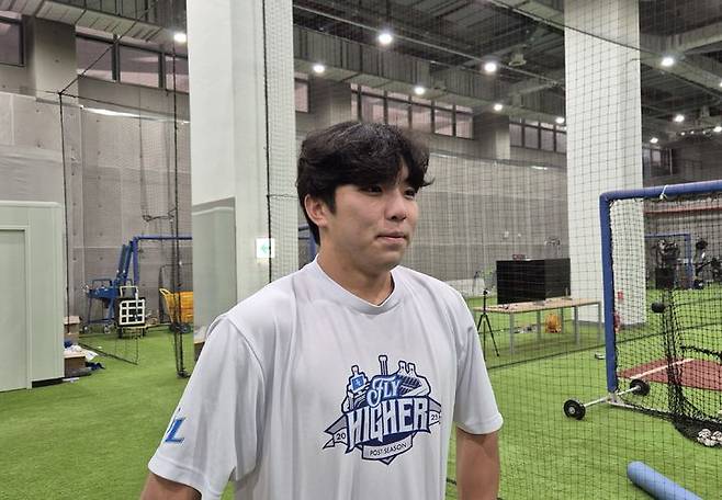 [대구=뉴시스] 문채현 기자 = 프로야구 삼성 라이온즈의 김영웅이  22일 대구 삼성라이온즈파크에서 열리는 한화 이글스와의 2025 신한 쏠뱅크 KBO 포스트시즌 PO 4차전을 앞두고 취재진을 만나 인터뷰를 하고 있다. 2025.10.22. dal@newsis.com *재판매 및 DB 금지