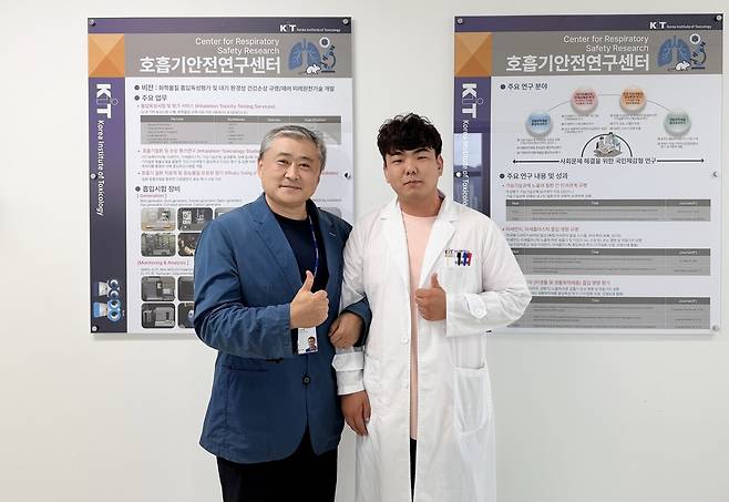 국가독성과학연구소 연구진. (좌측부터) 이규홍 박사, 우종환 박사. 국가독성과학연구소 제공