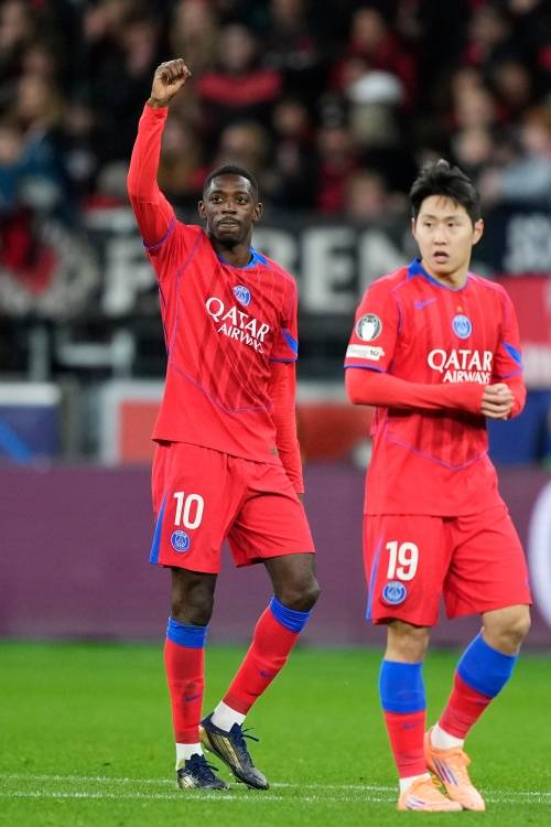 이강인(오른쪽)과 우스만 뎀벨레. 레버쿠젠 AP 뉴시스