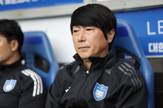 노상래 울산 감독대행은 이달 9일 8년만에 프로팀&nbsp;지휘봉을 잡았다. 2017년 전남 감독을 끝으로 사령탑 욕심을 내려놨지만 위기에 빠진 팀을 구하고자 대행직을 수락했다. 사진제공│한국프로축구연맹
