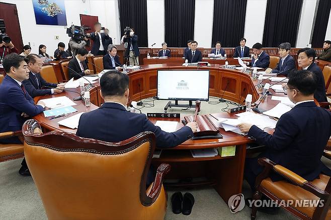 정보위원회 전체회의 (서울=연합뉴스) 황광모 기자 = 22일 서울 여의도 국회에서 정보위원회 전체회의가 열리고 있다. 2025.10.22 [공동취재] hkmpooh@yna.co.kr