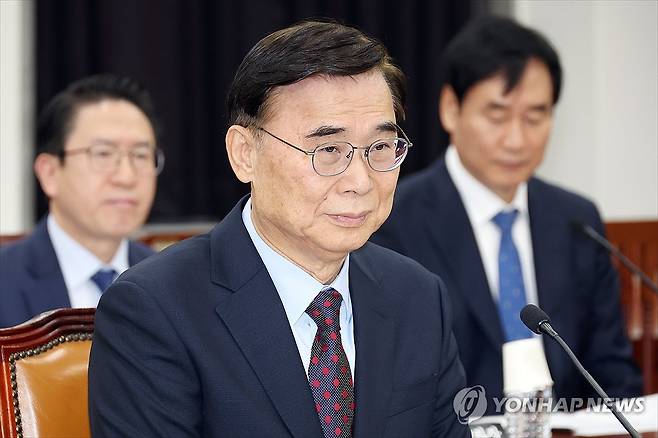 국회 정보위 출석한 이종석 국정원장 (서울=연합뉴스) 황광모 기자 = 이종석 국가정보원장이 22일 서울 여의도 국회에서 열린 정보위원회 전체회의에 출석해 있다. 2025.10.22 [공동취재] hkmpooh@yna.co.kr