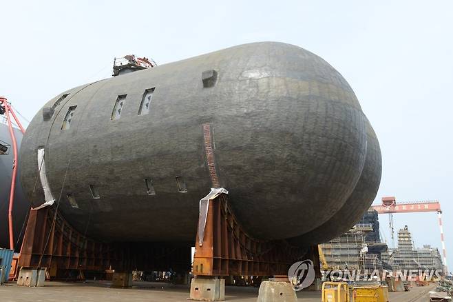 국내 최대 LNG 운반선용 화물 탱크 제작· (울산=연합뉴스) 24일 세진중공업이 지난해 8월 현대미포조선으로부터 수주한 3만㎥급 LNG 화물 탱크 초도품을 출하했다. 사진은 세진중이 제작한 화물 탱크. 2020.6.25 [세진중 제공.재판매 및 DB 금지] young@yna.co.kr