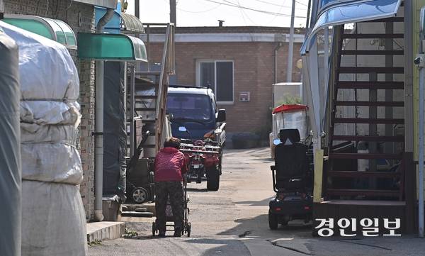 접경지역 강화·옹진을 수도권에서 제외해, 이 지역이 받는 역차별을 해소해야 한다는 지역사회 요구가 20년 넘게 이어지고 있다. 인천시 옹진군 대연평도 모습. /경인일보DB