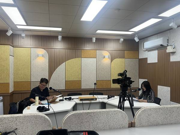 장정구 진행자와 백민재&nbsp;EAAFP 동아시아-대양주 철새이동경로 파트너쉽 담당관 [경인방송DB]