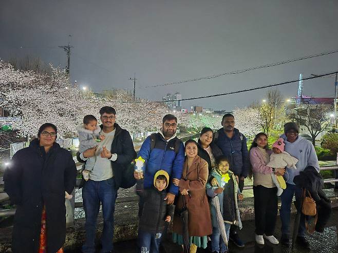4월 별빛한바퀴를 이용한 외국인 관광객 모습.(천안시 제공)