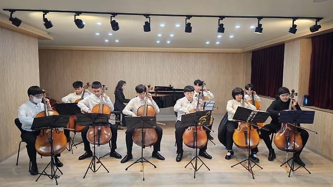 유니크앙상블이 공연을 앞두고 리허설을 진행하고 있다.<유니크앙상블 제공>