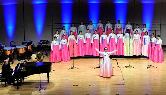 지난 22일 오후 한국토지주택공사(LH) 본사 대강당에서 '독일 도르트문트 청소년합창단' 초청공연이 열렸다.