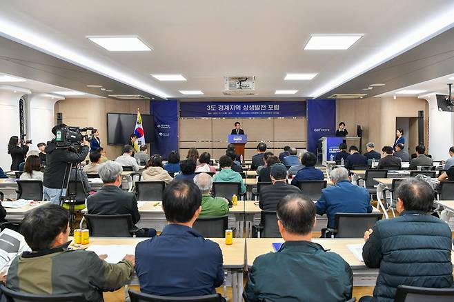 ▲ 유정근 영주시장 권한대행이 3도 경계지역 상생발전 포럼에 참석 인사말을 하고있다