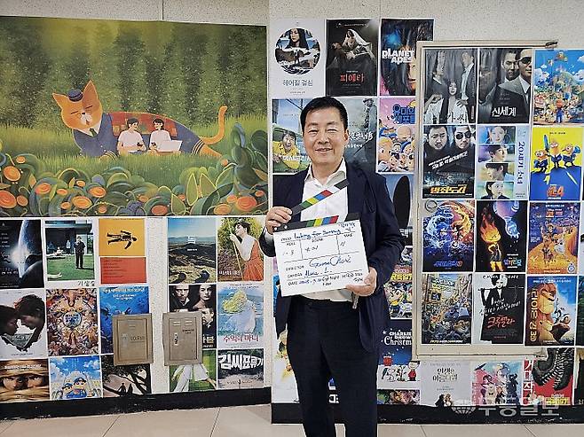 최근 목포극장에서 만난 최영천(58) 극장장은 "수익성만 보고 극장을 인수하지 않았다"며 미소지었다. 그는 극장을 영화 로케이션(촬영지), 청소년 영화교육시설, 편집실, 공연장 등 복합문화공간으로 활용할 계획이다. 최류빈기자 rubi@mdilbo.com