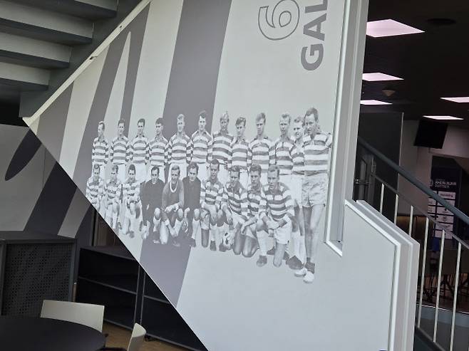 MSV 뒤스부르크는 1964년 분데스리가 준우승 멤버들을 기념하기 위해 특별 좌석을 마련했다. 사진=이석무 기자(독일)