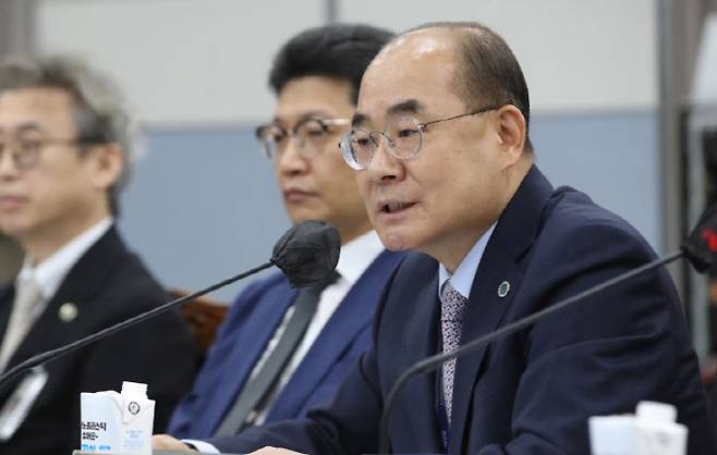 최재원 부산대 총장이 23일 경남 창원 성산구 경남교육청에서 열린 국회 교육위원회 국정감사에서 의원 질의에 답하고 있다. (사진=뉴스1)