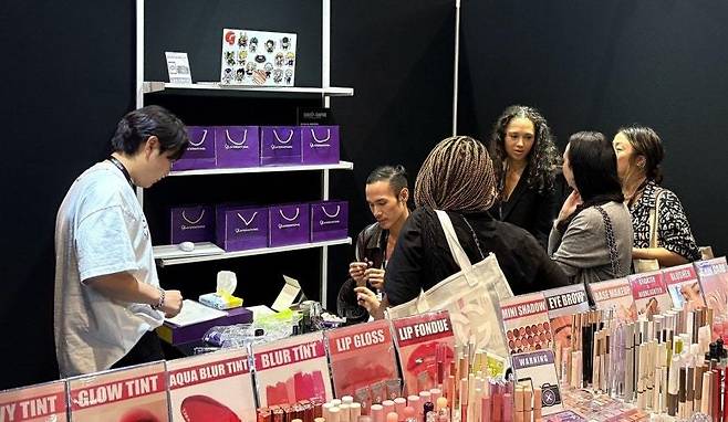 씨앤씨인터내셔널이 17~18일(현지시간) 미국 뉴욕 자비츠 센터에서 열린 '메이크업 인 뉴욕 2025'에 참가했다.(씨앤씨인터내셔널제공)