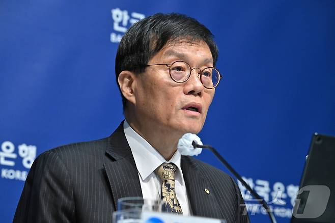 이창용 한국은행 총재가 23일 오전 서울 중구 한국은행에서 열린 금융통화위원회 본회의 후 기자간담회를 하고 있다. 2025.10.23/뉴스1 ⓒ News1 사진공동취재단
