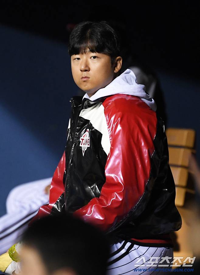 22일 잠실구장에서 열린 LG 트윈스 청백전. LG 송승기가 경기를 지켜보고 있다. 잠실=박재만 기자 pjm@sportschosun.com/2025.10.22/