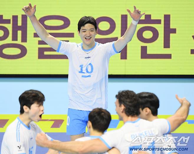 23일 인천 계양체육관에서 열린 V리그 대한항공-한국전력전. 대한항공 정지석이 득점 후 기뻐하고 있다. 인천=정재근 기자 cjg@sportschosun.com/2025.10.23/