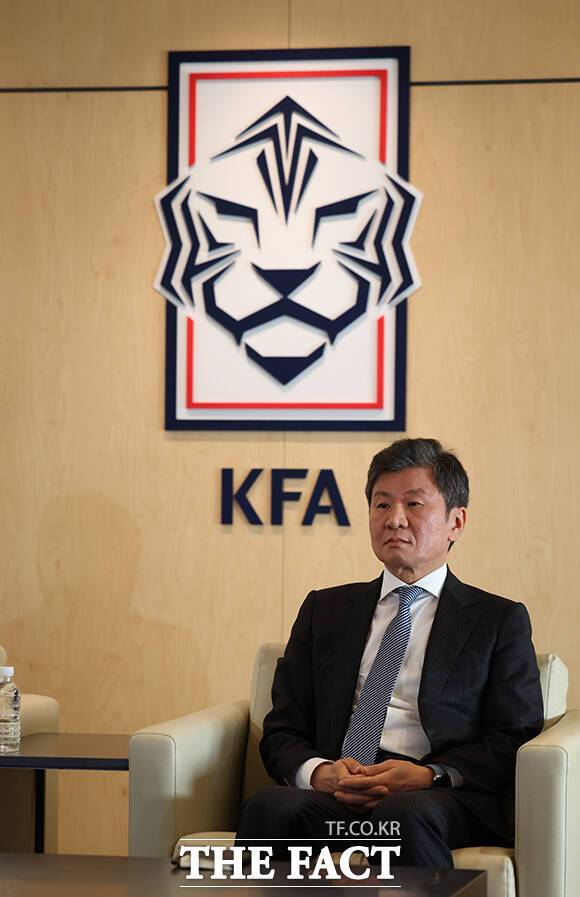 대한축구협회(회장 정몽규)는 축구국가대표팀 및 협회 관련 가짜 뉴스에 대해 적극적으로 대응키로 하고 22일 서울중앙지법에 정식으로 가짜뉴스 유포자에 대한 소장을 접수하고 법적 절차에 착수했다./더팩트DB