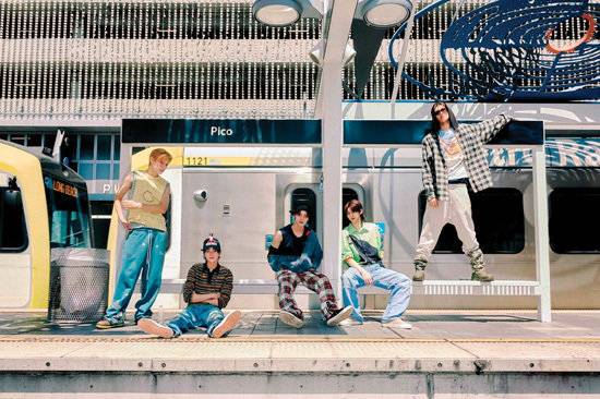 다른 차원의 아이돌들이 등장했다. 보통의 신인과 보법이 다른&nbsp;올데프(위)와 코르티스.