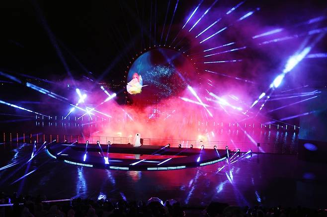 아시아태평양경제협력체(APEC) 정상회의 개최를 기념하는 멀티미디어쇼가 지난 18일 오후 경북 경주시 보문호 수상 공연장에서 열리고 있다. 연합뉴스