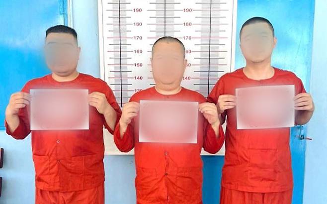 A group mugshot taken by Cambodian police of the three Chinese nationals charged with murdering 22-year-old Korean university student Park Min-ho. The photo was released by the Cambodian state news agency Agence Kampuchea Presse on Oct. 11. [NEWS1]