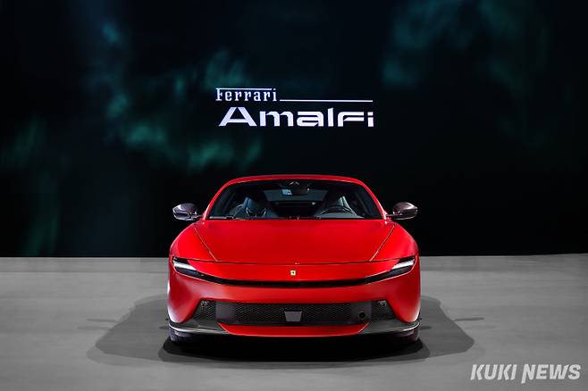 페라리 아말피는 &nbsp;‘라 누오바 돌체 비타(La Nuova Dolce Vita, 새로운 달콤한 인생)’로 상징되는 페라리의 라이프스타일 비전을 계승한 모델이다. 페라리&nbsp;