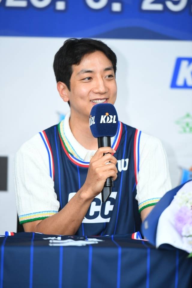 허훈의 예상 복귀 시기는 현재로선 알 수 없다. 추가 정밀검진이 예정되어 있지는 않으나 정확한 몸 상태 파악을 위해 필요한 상황이다. 100% 회복됐다는 걸 확인해야만 코트로 돌아올 수 있다. 사진=KBL 제공