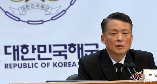 23일 충남 계룡시 계룡대에서 열린 국회 국방위원회의 해군본부에 대한 국정감사에서 강동길 해군 참모총장이 의원 질의에 답변하고 있다. / 사진=뉴시스